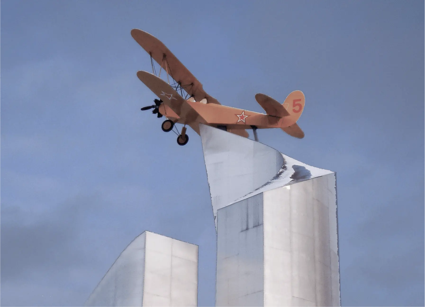 Памятник самолету ПО-2